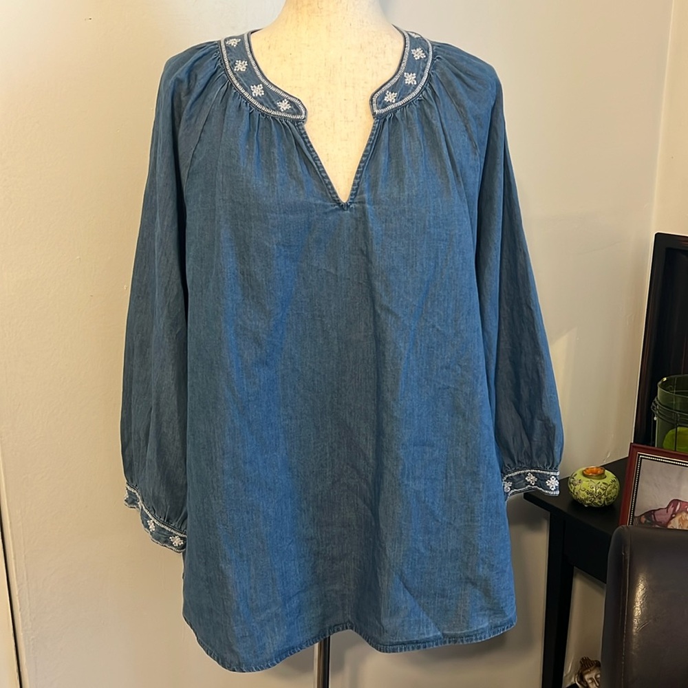 St. John’s Bay Embroidered Chambray Tunic Style Shirt XL NWT